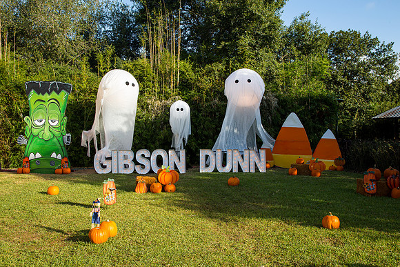 Gibson Dunn_Houston Boo Zoo_10-18-25-4