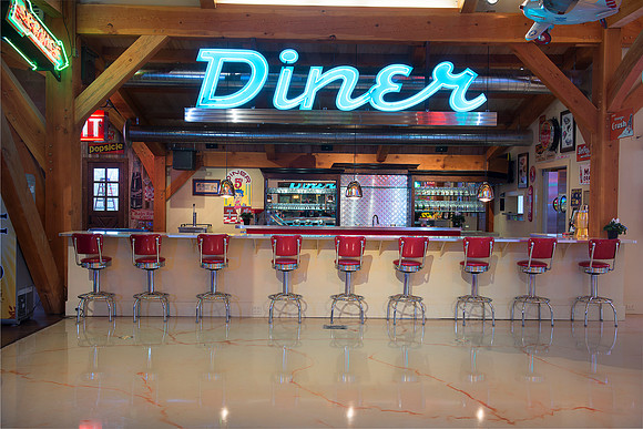 Hemi Hideout Diner